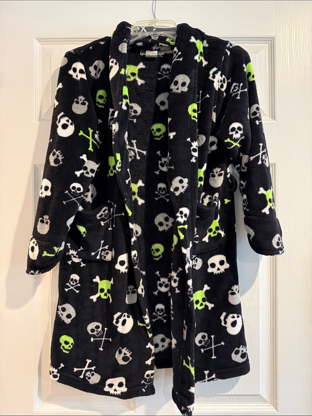 urban pipeline Black Skull Print Kids Hooded Robe with Neon Green Accents